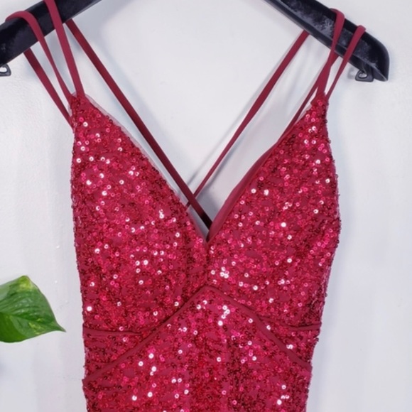 NWT Cachet Red Wine V-Neck backless showstopper sequined dress - Picture 3 of 4